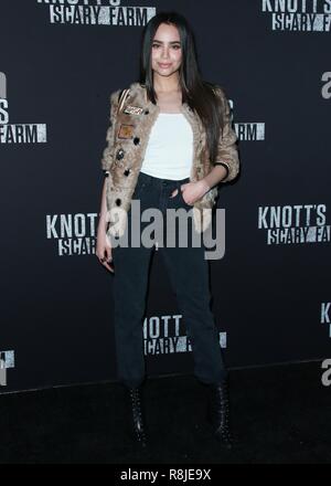 BUENA PARK, Orange County, CA, USA - 29. SEPTEMBER: Sofia Carson am Knott's Scary Farm und Instagram der Berühmtheit Nacht 2017 in Knott's Berry Farm am 29. September stattfand, 2017 in Fullerton, Orange County, Kalifornien, USA. (Foto von David Acosta/Image Press Agency) Stockfoto