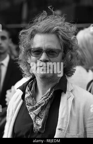 London, UK, 06.02.2013: Dexter Fletcher besucht die World War Z-Weltpremiere auf dem Empire Leicester Square Stockfoto