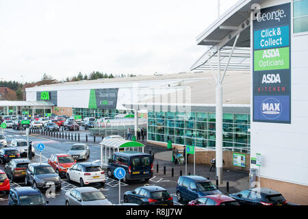 Asda Livingston Store aktualisieren, riß Manager verbunden wird durch Ratsmitglied Lawrence Fitzpatrick und Gemeinschaft Gruppen (diese gehören Freiwillige aus dem Rosebe Stockfoto