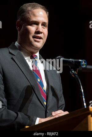 NASA-Administrator Jim Bridenstine liefert Erläuterungen während des Smithsonian National Air und Space Museum Geist des Apollo Veranstaltung zum Gedenken an den 50. Jahrestag von Apollo 8 an der National Cathedral Dezember 11, 2018 in Washington, DC. Apollo 8 war der erste bemannte Raumfahrt zum Mond und zurück die Astronauten Frank Borman, Jim Lovell und William Anders im Dezember 1968. Stockfoto