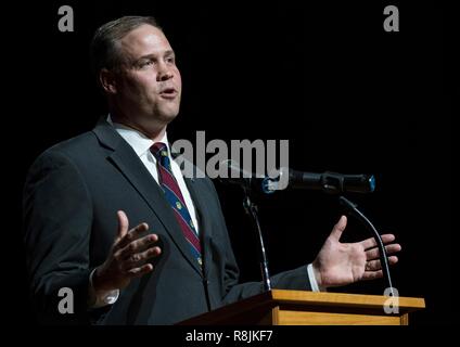 NASA-Administrator Jim Bridenstine liefert Erläuterungen während des Smithsonian National Air und Space Museum Geist des Apollo Veranstaltung zum Gedenken an den 50. Jahrestag von Apollo 8 an der National Cathedral Dezember 11, 2018 in Washington, DC. Apollo 8 war der erste bemannte Raumfahrt zum Mond und zurück die Astronauten Frank Borman, Jim Lovell und William Anders im Dezember 1968. Stockfoto