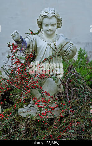 Jesus Statue aus Stein auf einer verlassenen Friedhof Stockfoto