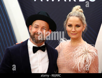 52 CMA Awards Ankünfte bei Bridgestone Arena Nashville, TN Mit: Sugarland Wo: Nashville, Tennessee, United States Wenn: 14 Nov 2018 Credit: Judy Eddy/WENN.com Stockfoto