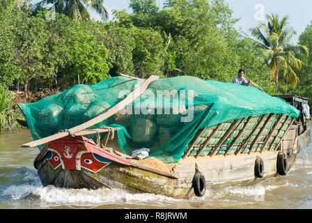 Vietnam, Vinh Long Provinz, Mekong Delta Region, Vinh Long, Güterverkehr auf dem Fluss Stockfoto