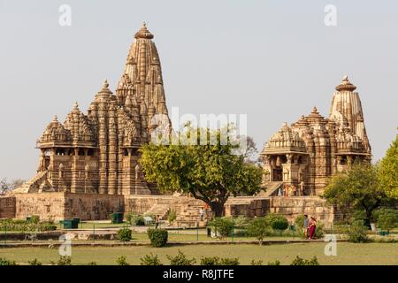 Indien, Madhya Pradesh, Khajuraho, Denkmäler als Weltkulturerbe von der UNESCO, Kandariya Mahadeva und Jagadamba Tempel aufgeführt Stockfoto