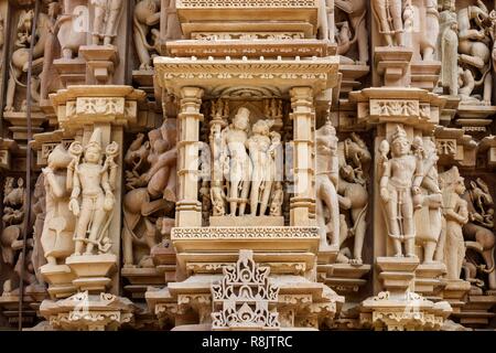 Indien, Madhya Pradesh, Khajuraho, Denkmälern zum Weltkulturerbe der UNESCO, Jagadamba Tempel Skulptur Stockfoto