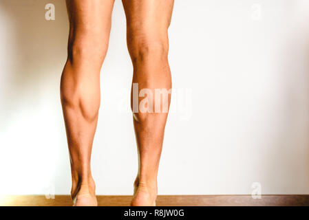 Muskeln der hinteren Bein, Gastrocnemius und Soleus Muskels, Foto eines Athleten. Stockfoto