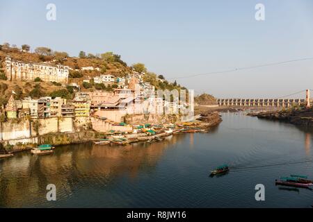 Indien, Madhya Pradesh, Omkareshwar, Shri Omkareshwar Jyotirlinga Tempel und den Damm am Narmada Fluss Stockfoto