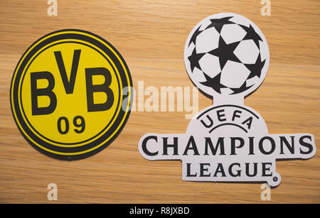 15. Dezember 2018. Nyon Schweiz. Das Logo der Fußball-Club Borussia Dortmund und die UEFA Champions League. Stockfoto