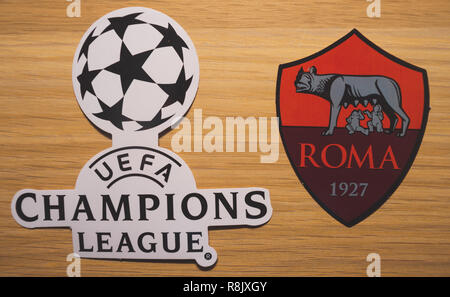 15. Dezember 2018. Nyon Schweiz. Das Logo der Fußball-Club A.S. Roma und die UEFA Champions League. Stockfoto