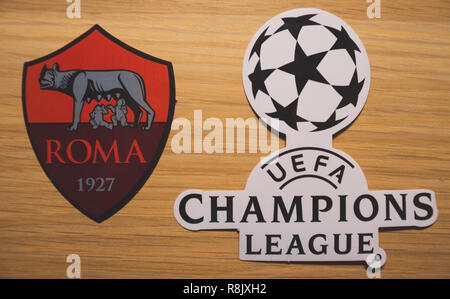 15. Dezember 2018. Nyon Schweiz. Das Logo der Fußball-Club A.S. Roma und die UEFA Champions League. Stockfoto