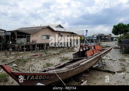 Sungai Lima, Malaysia Dezember 30, 2017: Eine authentische chinesische Fischerdorf in Kampung Bagan Sungai Lima, Malaysia-Kampung Bagan Sungai Lima ist lo Stockfoto