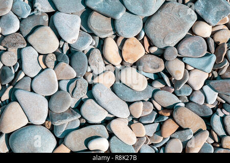 Peeble Hintergrund mit runden Steinen in der Nähe Stockfoto