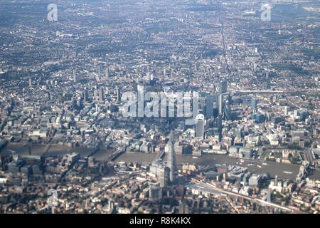 Luftaufnahme von London mit dem Shard und The Gherkin Stockfoto