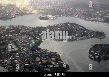 Blick auf den Hafen von Sydney mit der Halbinsel Stockfoto
