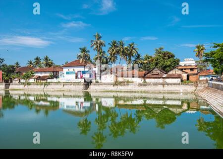 Indien, Bundesstaat Kerala, Kozhikode oder Calicut, Kuttichira Bezirk, Tank vor Mishkal Moschee Stockfoto