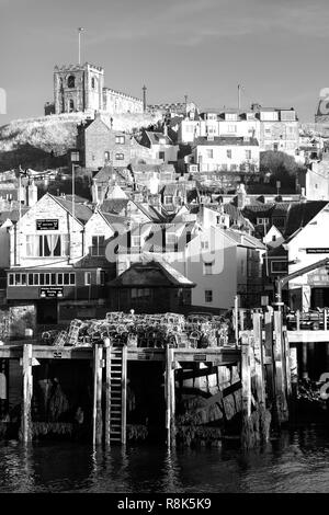 Winter am Nachmittag Licht auf die malerische Altstadt von Whitby, North Yorkshire, Großbritannien Stockfoto