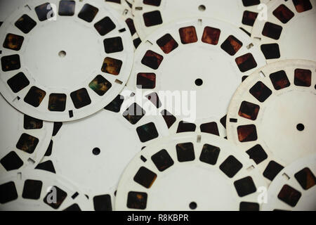 WOODBRIDGE, NEW JERSEY, November 9, 2018: Vintage View Master Rollen sind aufeinander gestapelt Stockfoto