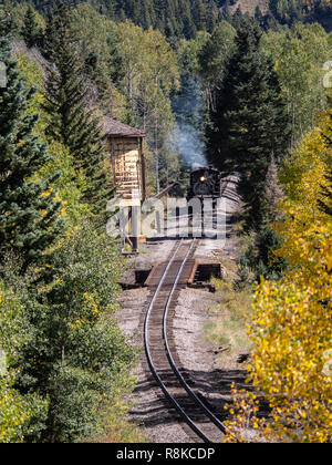 Lokomotive bei Cresco Tank, Cumbres & Toltec Scenic Railroad zwischen Chama, New Mexico und Antonito in Colorado. Stockfoto
