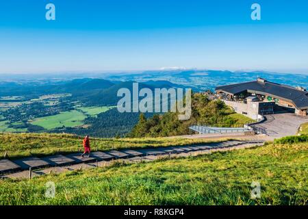 Frankreich, Puy-de-Dome, UNESCO-Weltkulturerbe, Naturpark der Vulkane der Auvergne, Panoramablick über die Chaîne des Puys aus dem Puy de Dome (alt: 1465 m) Stockfoto