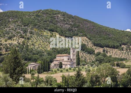 Italien, Toskana, Val d'Orcia als Weltkulturerbe von der UNESCO, Sant Antimo Kloster, Kloster, Castelnuovo dell'Abate, in der Nähe von Montalcino, Val d'Orcia (Val d'Orcia), Provinz Siena Stockfoto