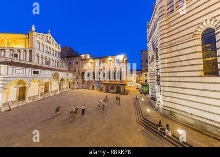 Italien, Toskana, Siena, Piazza Del Duomo, die Kathedrale di San Zeno Kirche Battistero di San Giovanni in Corte und dem Palazzo dei Vescovi Stockfoto