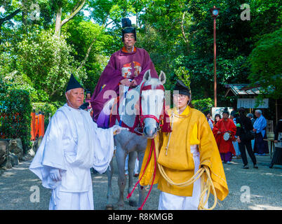 Teilnehmer in AOI Matsuri in Kyoto, Japan Stockfoto