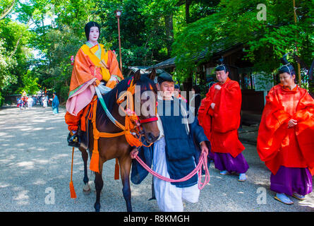 Teilnehmer in AOI Matsuri in Kyoto, Japan Stockfoto