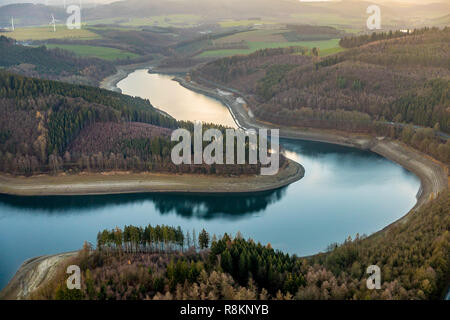 Luftaufnahme, Luftbild, wenig Wasser, Hennesee, Hennetalsperre, Behälter, Berghausen, Meschede, Sauerland, Nordrhein-Westfalen, Deutschland, DEU, Arnsb Stockfoto