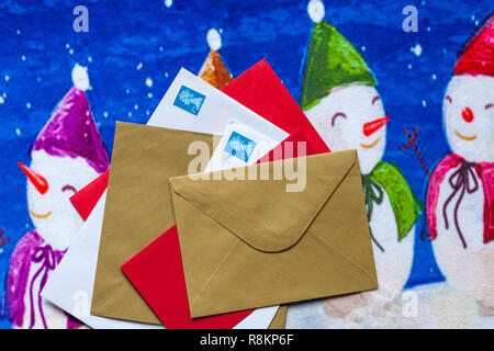 Umschläge, mail Post, Weihnachtskarten, auf Weihnachten Fußmatte Stockfoto