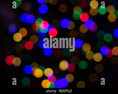 Weihnachtsbaumbeleuchtungen Bokeh - Außerhalb des Fokus Hintergrundbild Stockfoto