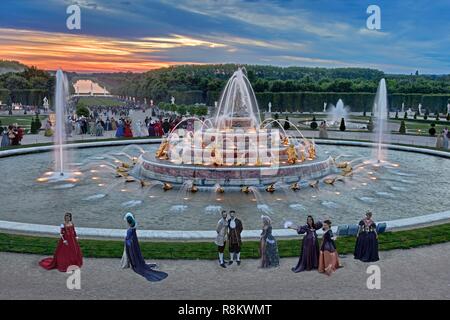 Frankreich, Yvelines, Versailles, Gärten von Schloss Versailles als Weltkulturerbe von der UNESCO, der Brunnen der Latona während der maskenball Stockfoto