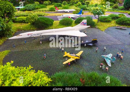 Dänemark, jütland, Billund, Legoland® Billund ist der erste Legoland Park gegründet im Jahr 1968, in der Nähe der Hauptsitze der Lego® (der Begriff Lego aus der dänischen Leg godt Sinne gut spielt) abgeleitet wird, ist es aus folgenden Räumen: Hier der Flughafen Billund im Miniland real animierte Miniature World, sondern auch LEGOREDO Town, Imagination Zone, Knights Kingdom, DUPLO Land, Pirate Land, LEGO City, Insel Dino, Fun Town, Adventure Land, LEGO X-Treme, Verkehr, Reich der Pharaonen, Land der Wikinger, Stockfoto