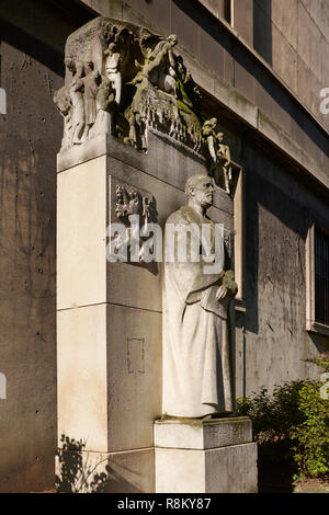 Frankreich, Paris, Bereich als Weltkulturerbe von der UNESCO, Palais de Chaillot, Paul Adam Denkmalschutz vom Bildhauer Paul Landowski Stockfoto