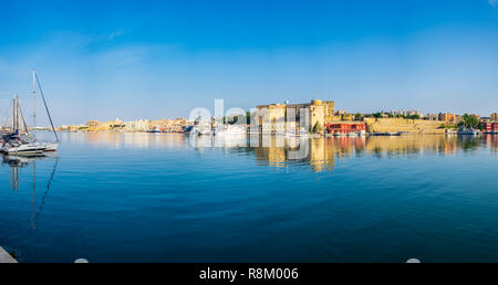 Italien, Apulien, Salento, Brindisi, Schwäbische Schloss oder Castello Svevo im 13. Jahrhundert gebaut von Federico II. Stockfoto