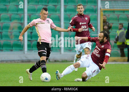 Palermo, Italien. 15 Dez, 2018. Cesar Falletti in Aktion während der Serie B Übereinstimmung zwischen uns Citta di Palermo und Livorno im Stadio Renzo Barbera am 15. Dezember 2018 in Palermo, Italien. Credit: Guglielmo Mangiapane/Pacific Press/Alamy leben Nachrichten Stockfoto