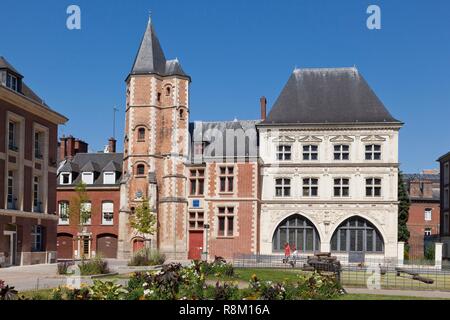 Frankreich, Picardie, Amiens, Jules Bocquet Square, King's House in Ziegel und Schütze Haus aus weißem Stein gebaut Stockfoto