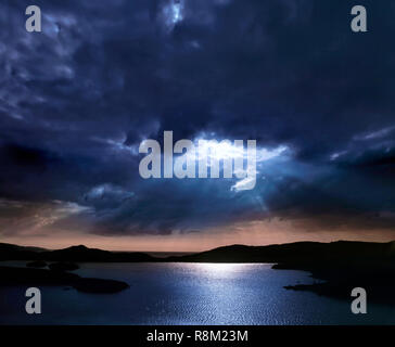 Bei eintretender Gewitterwolken Rolle in vom Atlantik über der Isle of Harris in der Hebriden. Stockfoto