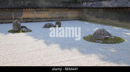Die berühmten zen Rock Garden am Ryoan-ji-Tempel in Kyoto Japan Stockfoto