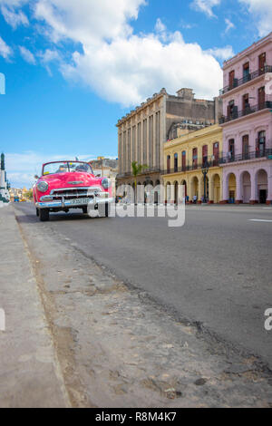 Vintage American 1950s Auto fahren in Havanna Kuba Stockfoto