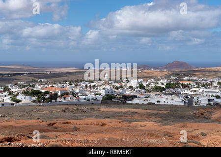 Teguise Stadt Blick vom Mount Guanapay, Lanzarote, Kanarische Inseln Stockfoto