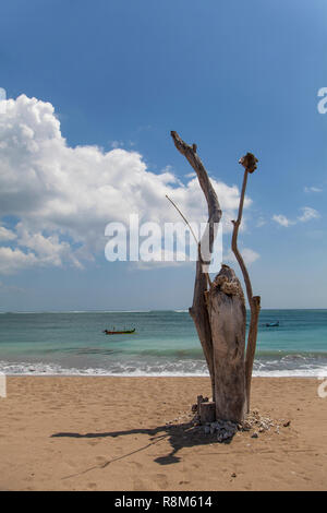 Indonesien ist auch einen Blick auf den berühmten Strand von Kuta Beach auf Bali. Stockfoto