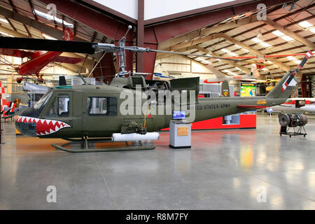 Vietnamkriegs Bell UH-1N Huey Hubschrauber auf der Pima Air & Space Museum in Tucson, AZ Stockfoto