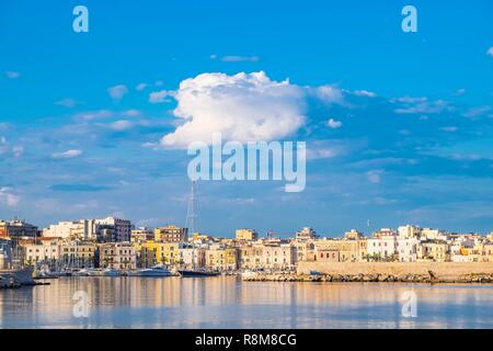Italien, Apulien, Trani, Hafen Stockfoto