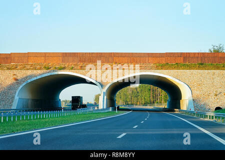 Arch Brücke auf der Autobahn Straße, Maribor in Slowenien Stockfoto