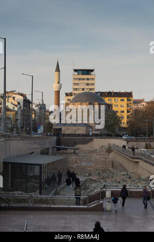 Anzeigen von serdika Station von außen Stockfoto