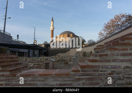 Blick auf die Moschee von der U-Bahnstation Serdika Stockfoto