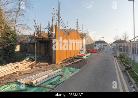 Corten Stahl verkleidung im Prozess der bei Maggies Life Centre Cardiff montiert ist. Bitte Quelle: Phillip Roberts Stockfoto