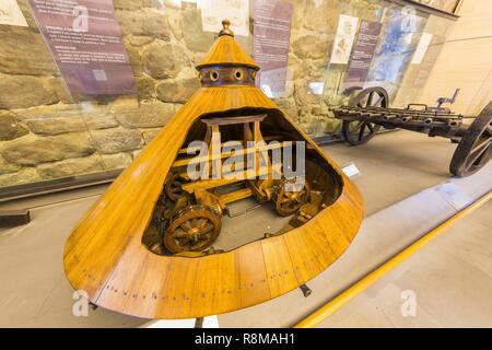 Italien, Toskana, unteren Valdarno, Vinci, dem Geburtsort von Leonardo da Vinci, Leonardo da Vinci Museum, Tank Stockfoto