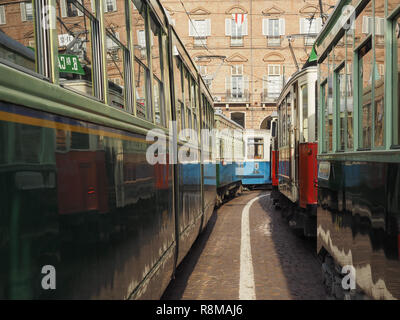 TURIN, Italien - ca. Dezember 2018: Vintage Straßenbahnen in Turin Trolley Festival Stockfoto
